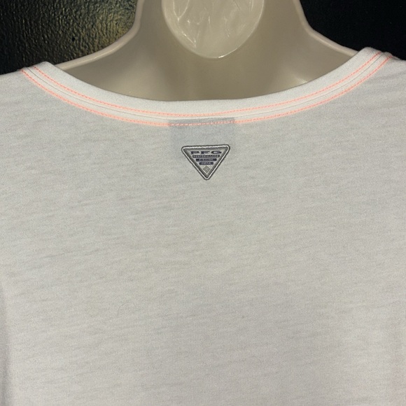 NWT Columbia pocket tshirt. White with blue/peach. XL. - Picture 9 of 15